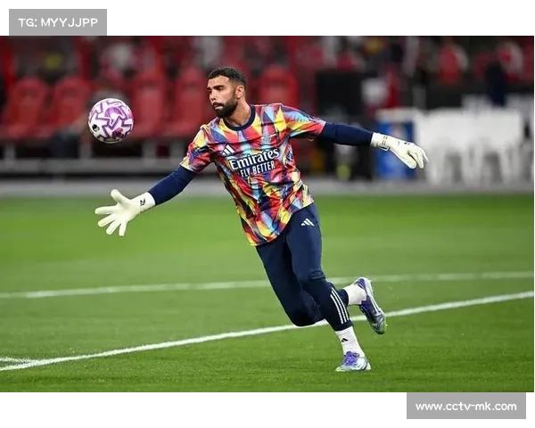 阿森纳门将拉亚站位疏忽，里沙利松中场超远吊射破门