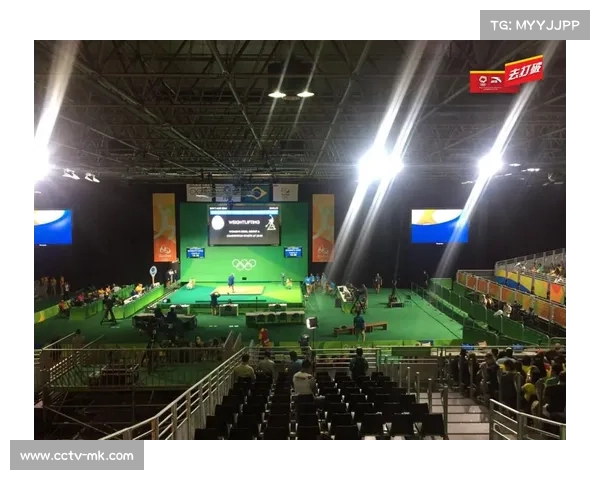 龙清泉17岁夺金时刻：伸出舌头的调皮表情与打破世界青年纪录的沉稳